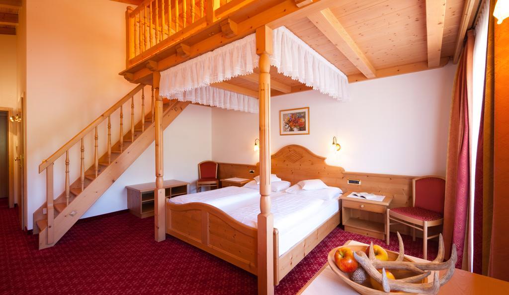Hotel Des Alpes Ла Вилла Экстерьер фото